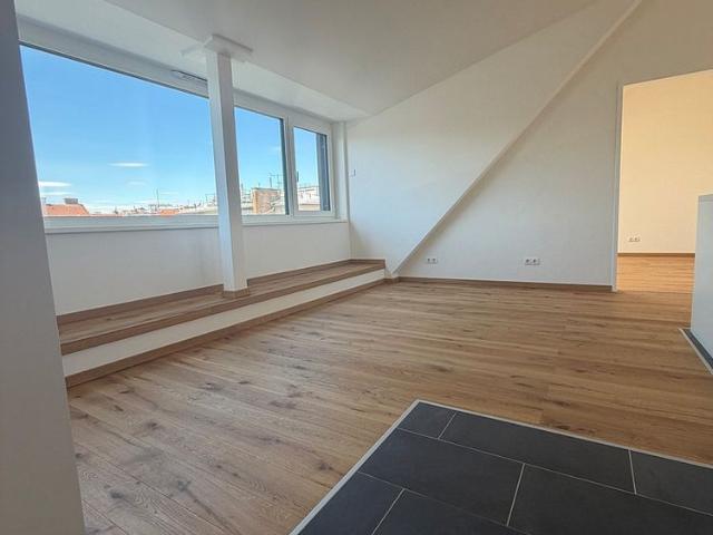 Erstbezug: City Penthouse Dachgeschosswohnung mit 12 m² Balkon und Blick über Wien