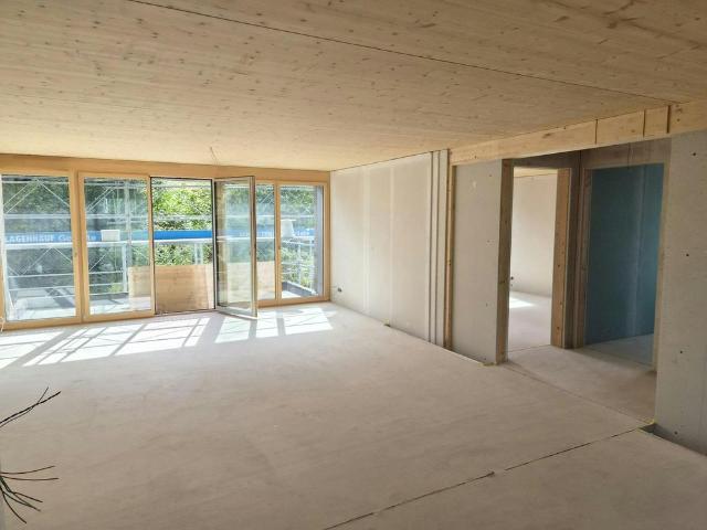 Grosszügige 4½ Zimmer Wohnung an traumhafter Lage am Greifensee