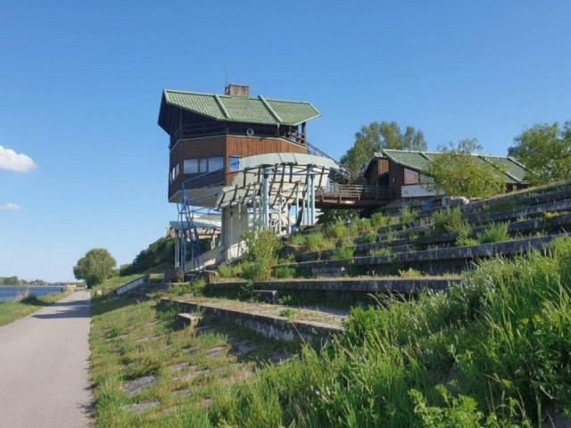 Erstbezug am Mühlwasser – 2 Zimmer Dachgeschosswohnung mit Terrasse und Balkon