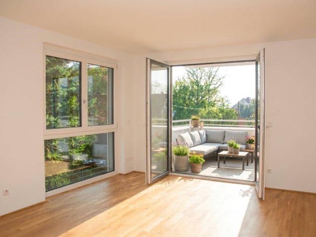 Erstbezug am Mühlwasser – 3 Zimmer Wohnung mit ca. 16 m² Balkon und großzügigem Wohnbereich