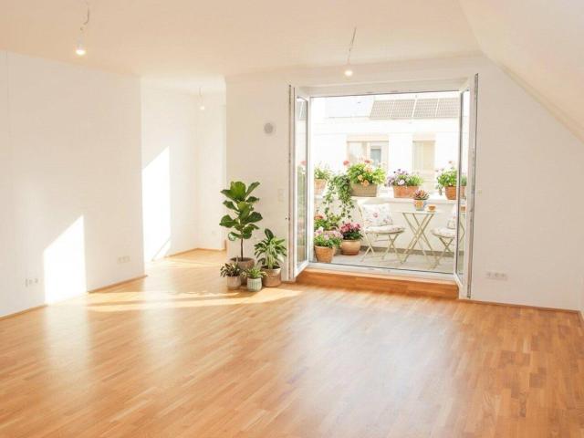 Erstbezug am Mühlwasser – 3 Zimmer Dachgeschosswohnung mit 2 Terrassen und großer Wohnküche