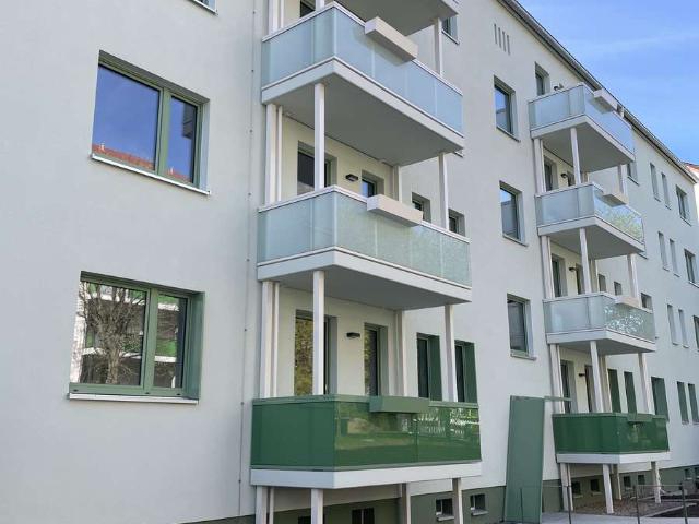 ERSTBEZUG ab sofort! Tolle, kleine 2 Raum Wohnungen in komplett modernisiertem Wohnhaus