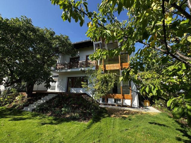 Erstbezug! Architektenhaus 140m² mit topmoderner Ausstattung, PV Anlage, Keller und Garage