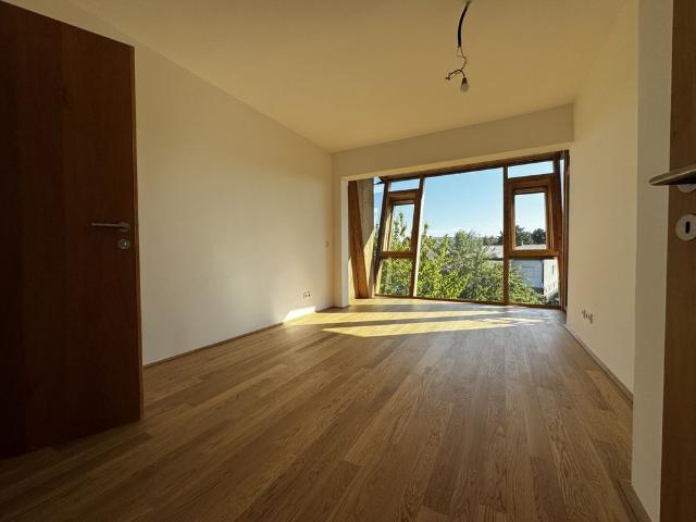Erstbezug! Architektenhaus 140m² mit topmoderner Ausstattung, PV Anlage, Keller und Garage