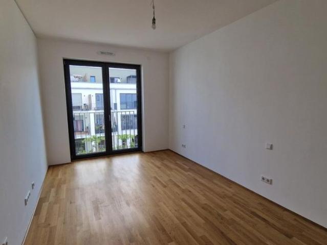 ERSTBEZUG Attraktive Neubauwohnung mit EBK und TG Stellplatz!