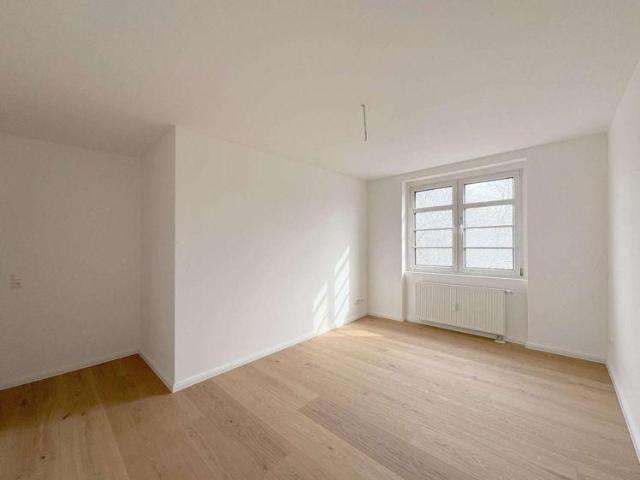 ERSTBEZUG AUF ZWEI EBENEN | Sanierte 3 Raum Wohnung mit Sonnenloggia