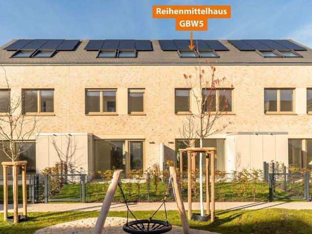 Erstbezug: Bezugsfertiges BEG40 Reihenmittelhaus mit offener Galerie, angelegtem Garten in Misburg