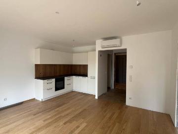 Erstbezug: Geräumige 2 Zimmer Wohnung mit Balkon und Parkplatz in 2700 Wiener Neustadt