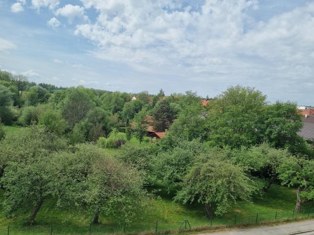 Erstbezug großzügige bildschöne 3 Zi. DG Whg. mit Balkon u. Loggia in Grafing mit Traumblick