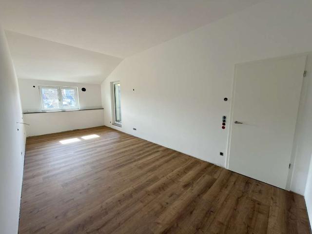 Erstbezug Dachgeschosswohnung mit Bergblick und großem Balkon!