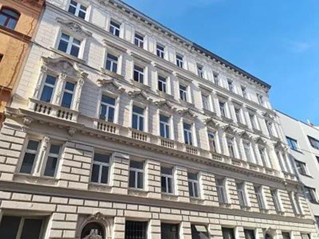 ERSTBEZUG, DAMBÖCKGASSE, 55 m2 Altbau, Wohnküche, 1 Zimmer, Duschbad, Parketten, Haus des Meeres