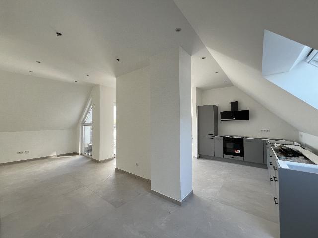 Erstbezug: DG 3 Zimmer Wohnung im KFW 40 QNG Standard mit Einbauküche, Loggia und PV Strom