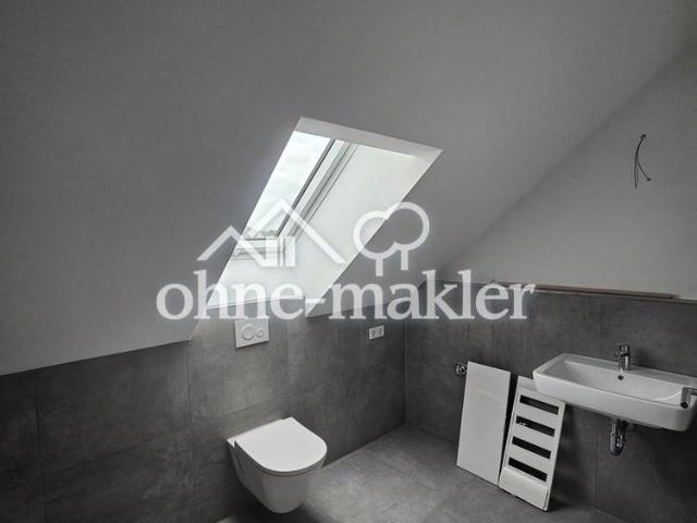 Erstbezug DG Wohnung im neuen 8 Familienhaus nach KFW 40 Standard