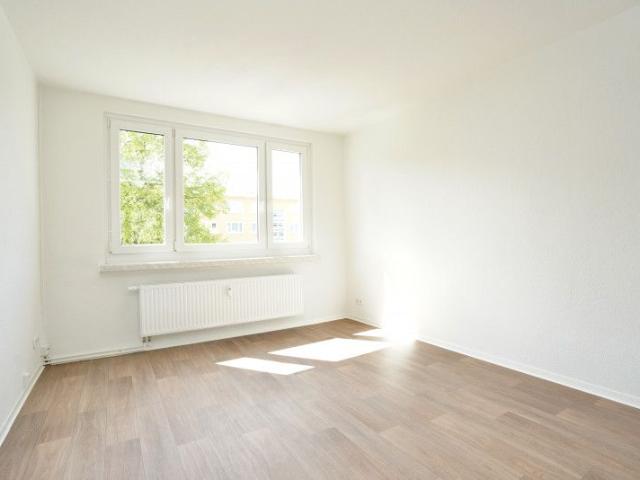 Erstbezug / Dusche / großes Wohnzimmer