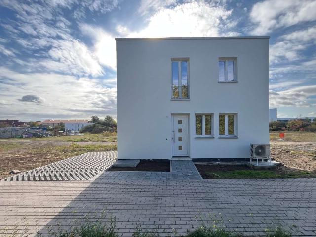Erstbezug: Effizienzhaus A+ QNG mit eigener Solaranlage, Stromspeicher und Wallbox in Zossen