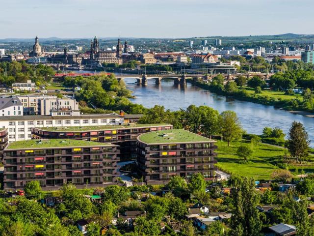 Erstbezug: Exklusive, sonnige 2 Zimmer Wohnung mit Balkon mit Elbblick in Bestlage im Marina Garden!