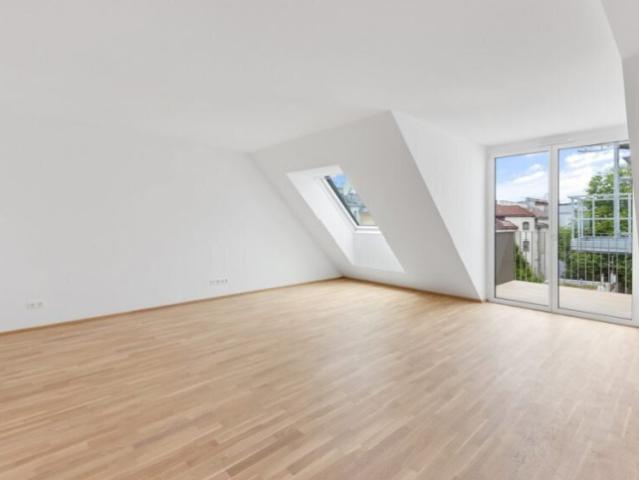 Erstbezug! Exklusives 77 m²Dachwohnung in generalsanierten, historischem Gebäude Top 20