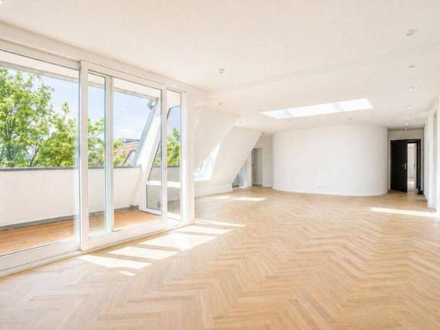Erstbezug: Exklusives Dachgeschoss Loft mit 3 Terrassen im begehrten Güntzelkiez