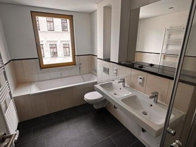 Erstbezug: Exklusiver Neubau im Zentrum mit Balkon, Fußbodenheizung und Parkett!