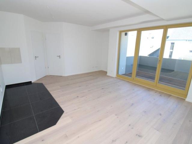 Erstbezug: Exklusiver Neubau im Zentrum mit Balkon, Fußbodenheizung und Parkett!