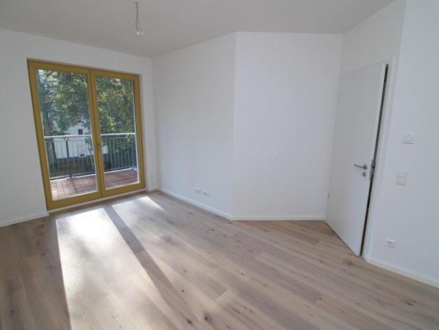 Erstbezug: Exklusiver Neubau im Zentrum mit Loggia, Fußbodenheizung und Parkett!