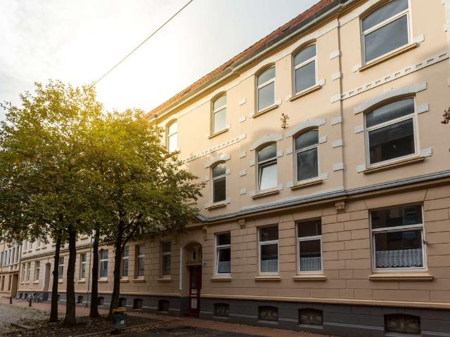 Erstbezug! Frisch sanierte 4 Zimmer Wohnung mit Balkon und Dusche in Bremerhaven Lehe!