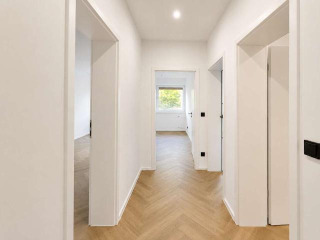 Erstbezug ! Kernsanierte 3 Zimmer Wohnung in Toplage in Bad Homburg