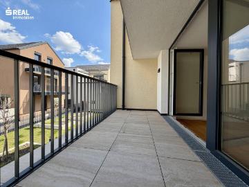 Erstbezug: hochwertige 3 Zimmer Wohnung mit Balkon