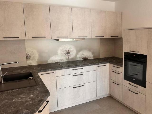 ERSTBEZUG: Hochwertige 2 Zimmer Neubauwohnung mit Südbalkon, Einbauküche und 2 Stellplätzen!