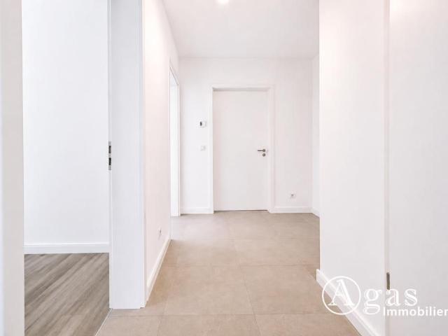 Erstbezug! Helle 3 Zimmer Wohnung mit Südbalkon, EBK, Aufzug und PKW Stellplatz