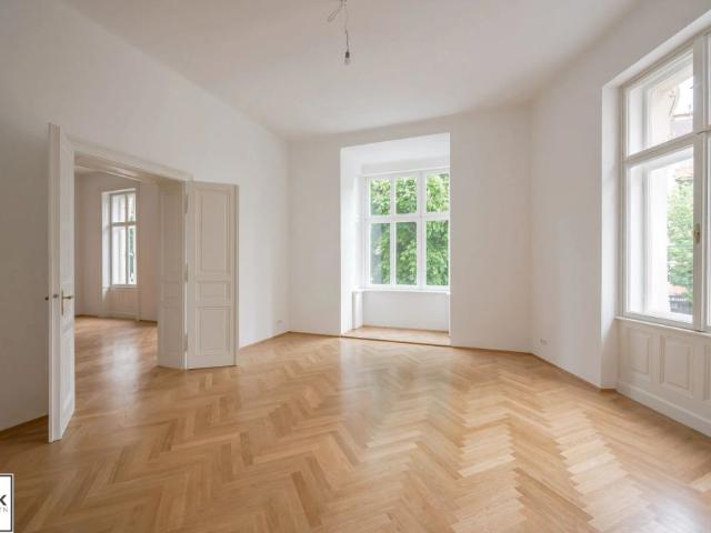 Erstbezug: helle 4 Zimmer Altbau Wohnung im 1. OG ohne Lift