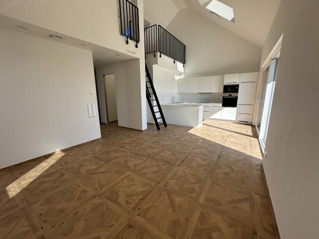 Erstbezug im Alten Rathaus Wippingen – lichtdurchflutete 2,5 Zimmer mit Empore und Terrasse