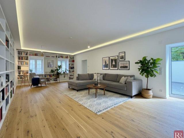 Erstbezug im Martinsviertel moderne Wohnung mit gemütlichem Innenhof, Parkplatz optional