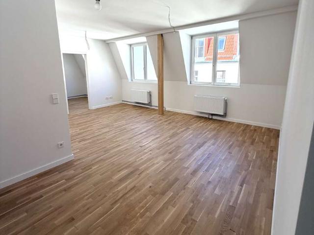 Erstbezug im neu ausgebauten Dachgeschoss: 2 Zimmer in Schöneberg