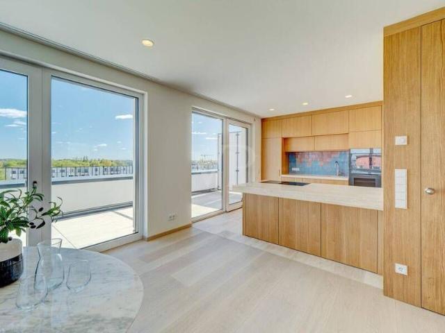 Erstbezug im Neubau: Design Penthouse mit Dachgarten und maßgefertigtem Interior