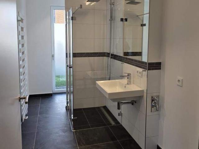 Erstbezug im Neubau! FuÃbodenheizung, groÃe Terrasse, Vinyl, moderne Ausstattung!