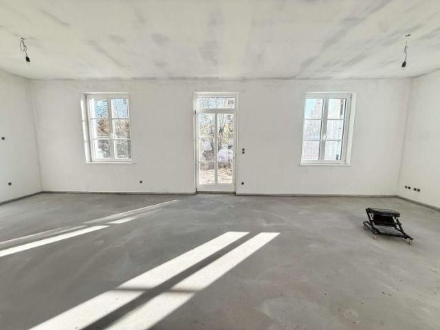 Erstbezug im Neubau – Hochparterre Wohnung im Zweifamilienhaus mit Terrasse & großem Gartenanteil