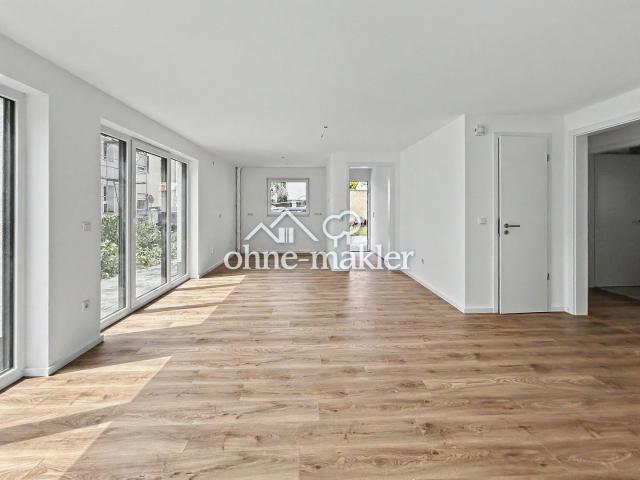 Sanierte und großzügige 2,5 Zimmer Wohnung mit Wintergarten!