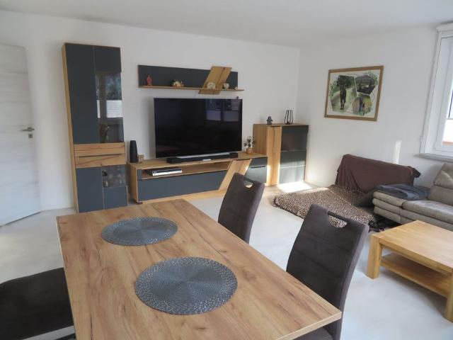 Erstbezug im Syratal: Moderner Energieeffizienz Bungalow mit XXL Terrasse u. Carport