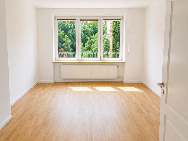 Erstbezug in 3 Zimmer Wohnung mit Balkon & Küche nach Sanierung