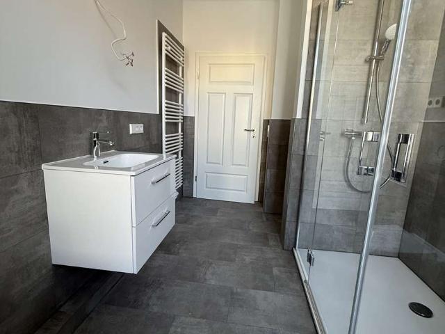 Erstbezug in bester Innenstadtlage mit Balkon, alles neu !
