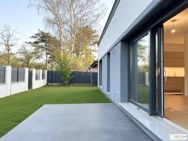 Erstbezug in Grünruhelage! Sonnendurchfluteter Bungalow mit Terrasse, großzügigem Garten und zwei Stellplätzen