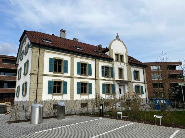 Erstbezug in historischer Villa: Charmante 2 Zimmerwohnung mit Sitzplatz