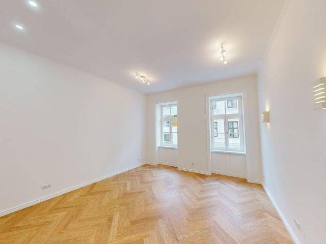 Erstbezug in Neubau Living sanierte 4 Zimmer Altbauwohnung