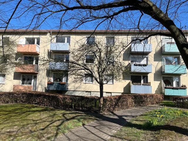 Erstbezug in sanierte 2 Zimmer Wohnung mit Balkon Einbauküche optional – s.j.immobilien Inhaber Swen Jansen