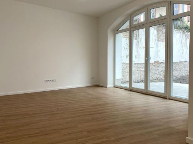 Erstbezug in ruhiger Lage – Remise mit Charme!