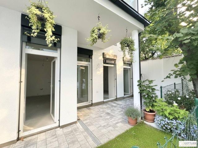 Erstbezug in U Bahn Nähe! Liebevoll generalsanierte 2 Zimmer Wohnung / Büro mit Eigengarten und Terrasse