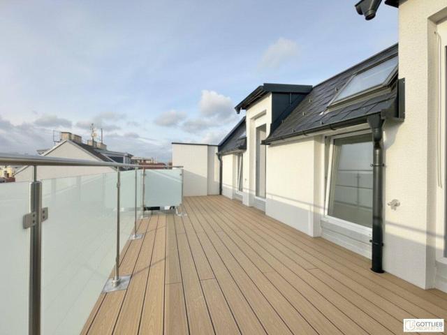 Erstbezug in U Bahn Nähe! Sonniges 4 Zimmer Penthouse mit zwei westseitigen Terrassen und Fernblick