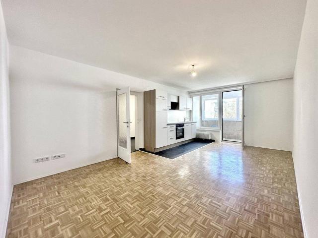 Erstbezug Innenhof Grünruhelage nur 350m zur U3: moderne 3 Zimmer, XXL Regendusche, Loggia