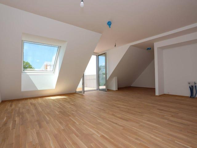 ERSTBEZUG, UNABHÄNGIG v. fossilen Brennstoffen, Dachgeschoss NEU mit modernster Ausstattung 77,07m² Wohnfläche, 3 Zimmer plus Nebenräume, auch Altbau Etagen Wohnungen, Wärmepumpe, Klima